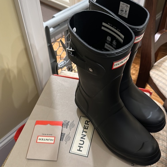 Hunter Rain Boots Including Fleece Sock Liners - Picture 8 of 9